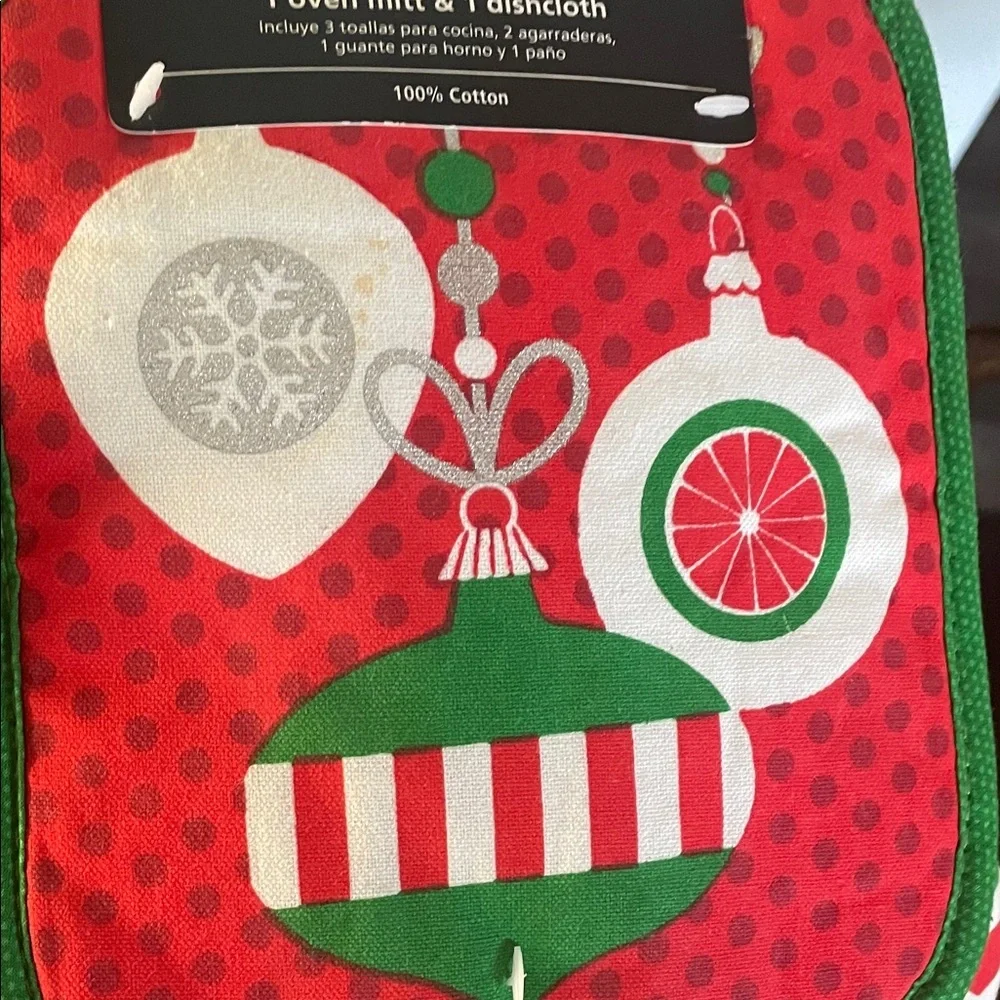 Mainstays Holiday Kitchen Set with Red and Green Accents